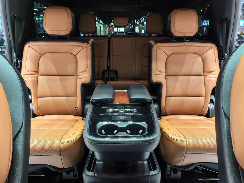 Lincoln Navigator, 2023 — фото 12 из 12