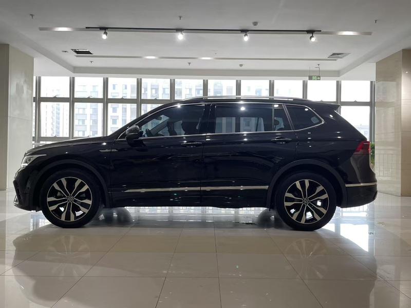 Volkswagen Tiguan L Pro, 2023 — фото 4 из 9