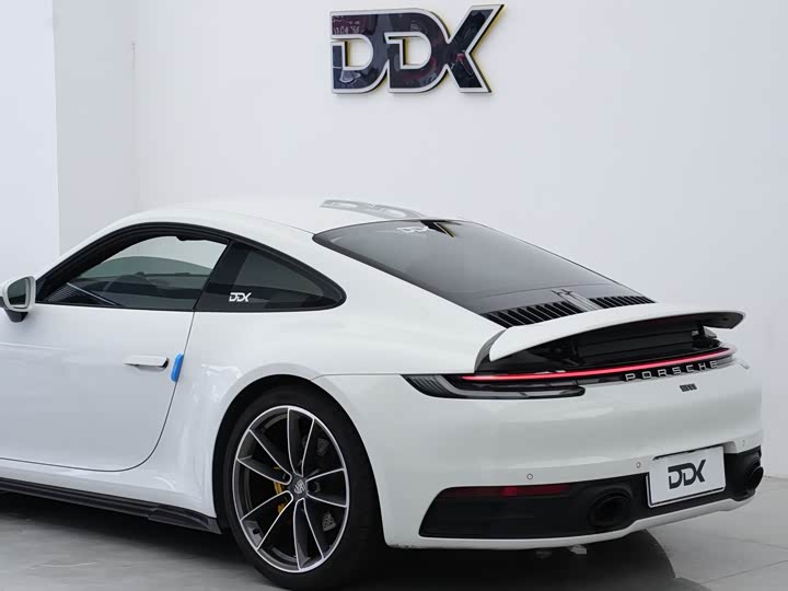 Porsche 911, 2022 — фото 8 из 9