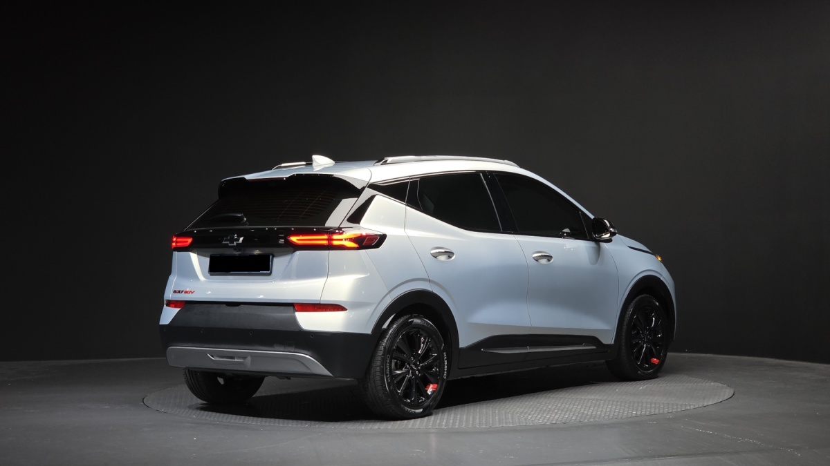 Chevrolet Bolt EUV, 2023 — фото 2 из 12