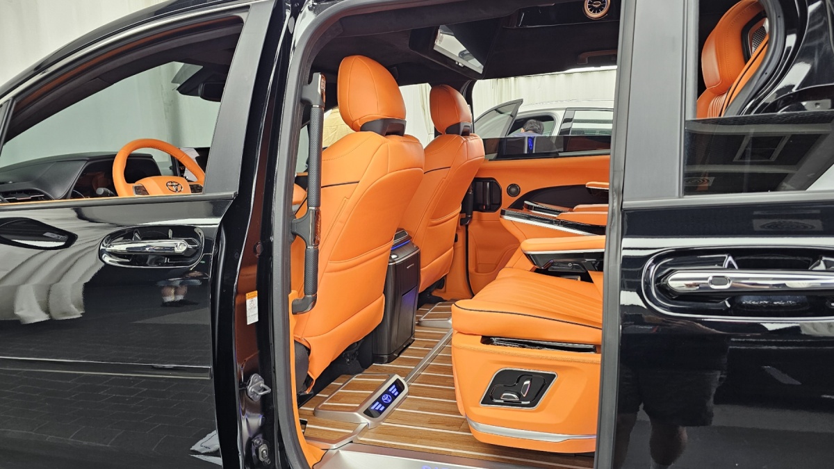 Toyota Sienna, 2025 — фото 10 из 12