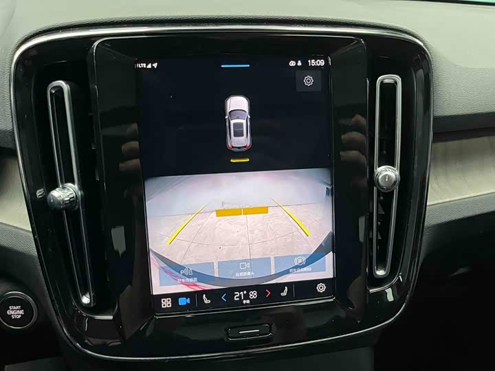 Volvo XC40, 2023 — фото 7 из 9