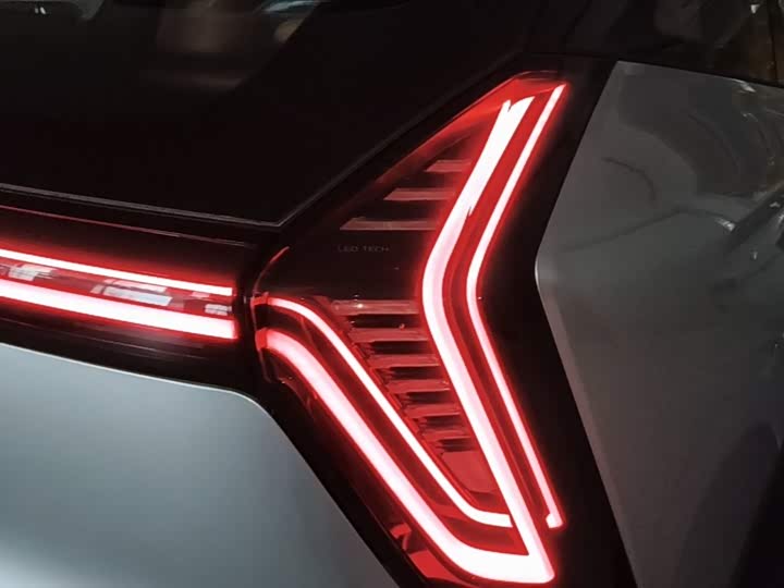 Geely Atlas L, 2026 — фото 8 из 9
