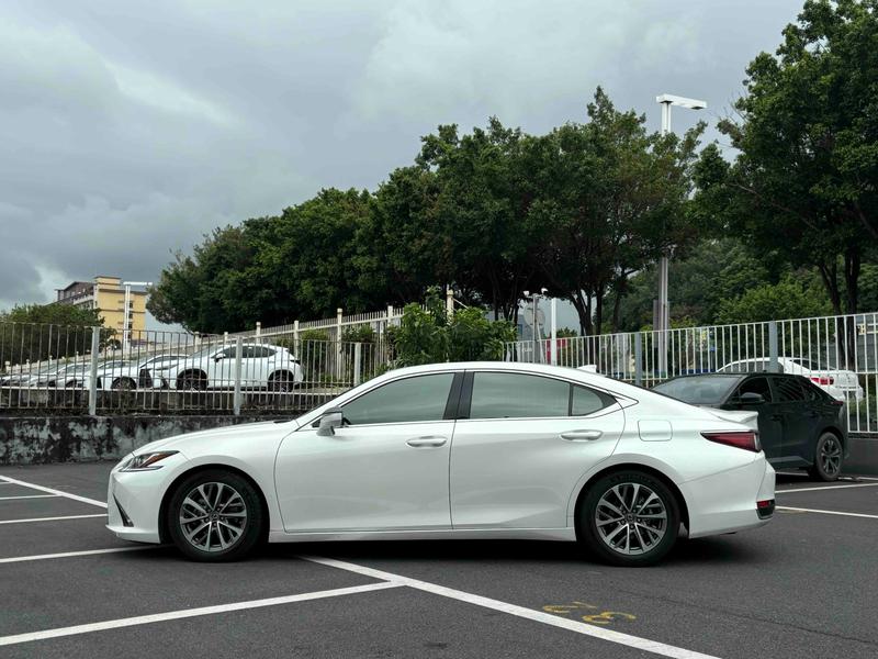 Lexus ES, 2023 — фото 4 из 12