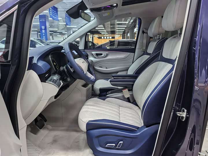 Roewe iMax 8, 2023 — фото 5 из 9