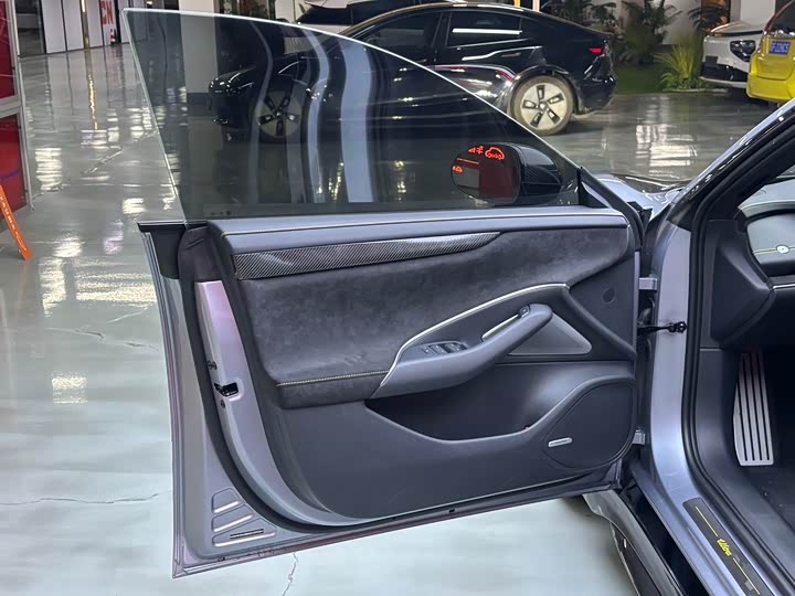 Xiaomi SU7 Ultra, 2025 — фото 6 из 9