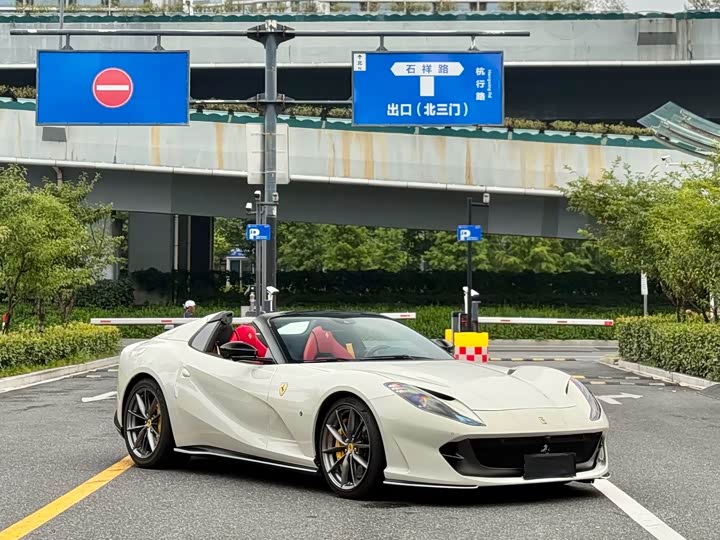 Ferrari 812, 2023 — фото 2 из 9