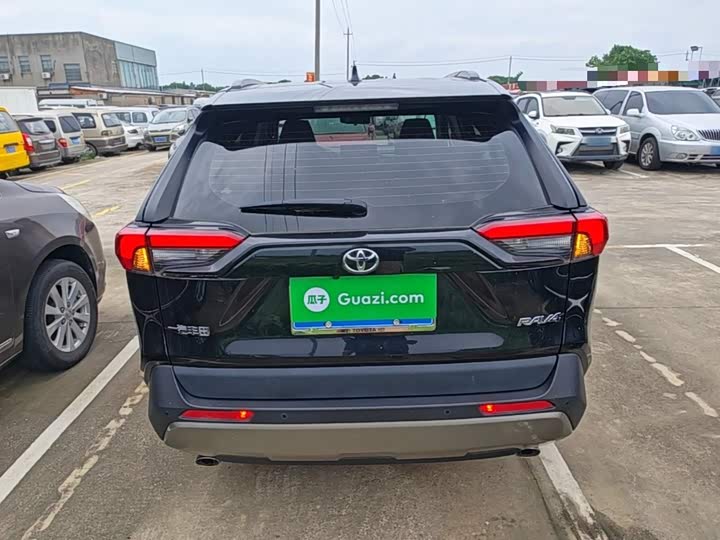 Toyota RAV4, 2023 — фото 6 из 9