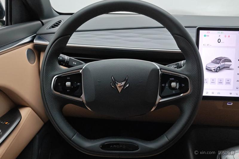 BAIC Arcfox Alpha T5, 2025 — фото 9 из 12