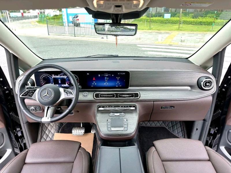 Mercedes-Benz V-Class, 2024 — фото 8 из 12