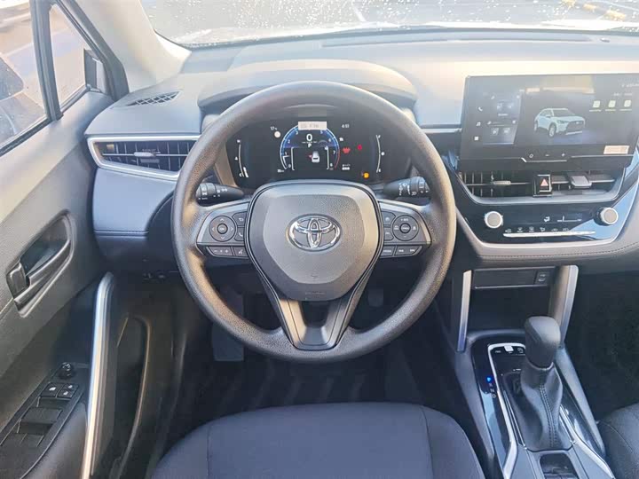 Toyota Corolla Cross, 2025 — фото 4 из 9