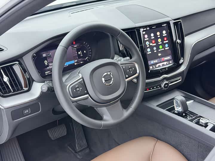 Volvo XC60, 2023 — фото 7 из 9