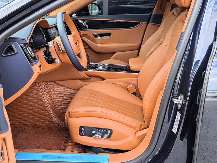 Bentley Flying Spur Hybrid, 2022 — фото 8 из 9