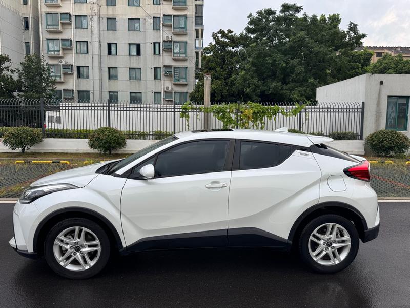 Toyota C-HR, 2023 — фото 3 из 10