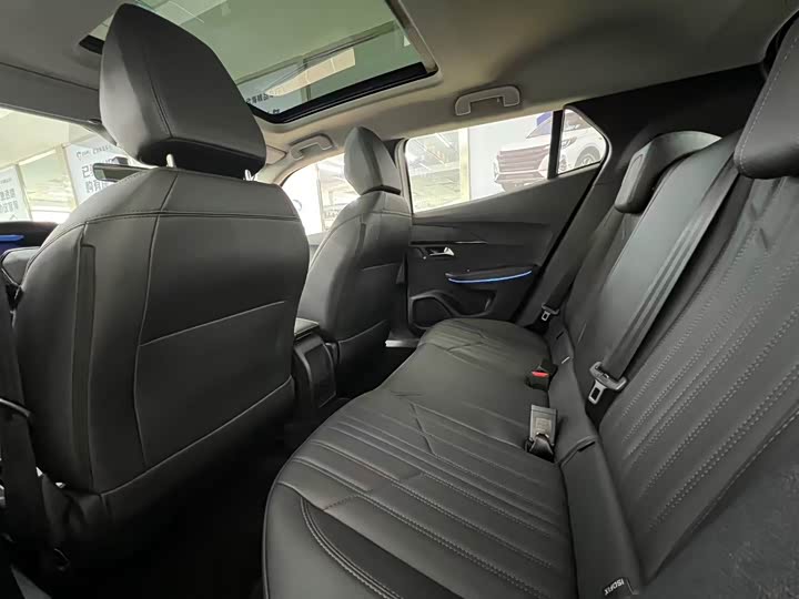 Peugeot 2008, 2023 — фото 7 из 9