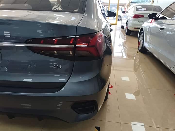 Roewe i5, 2022 — фото 8 из 9