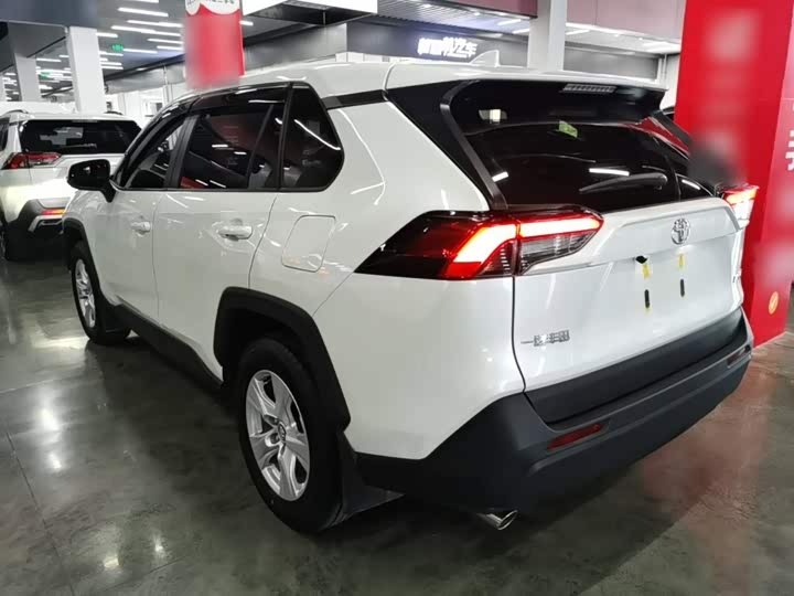 Toyota RAV4, 2025 — фото 5 из 9