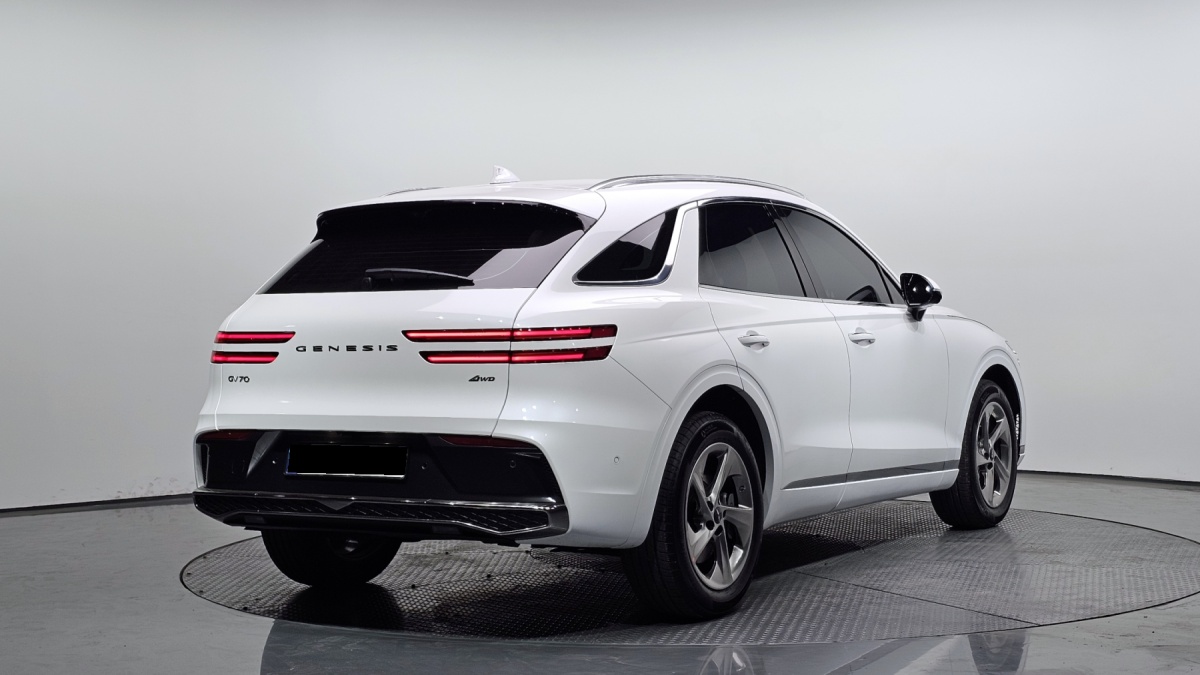 Genesis GV70, 2024 — фото 2 из 12