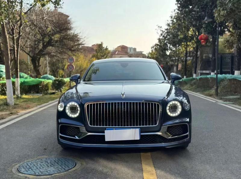 Bentley Flying Spur, 2022 — фото 2 из 9