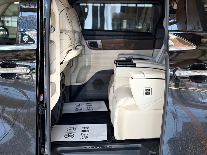 Toyota Alphard, 2026 — фото 9 из 9