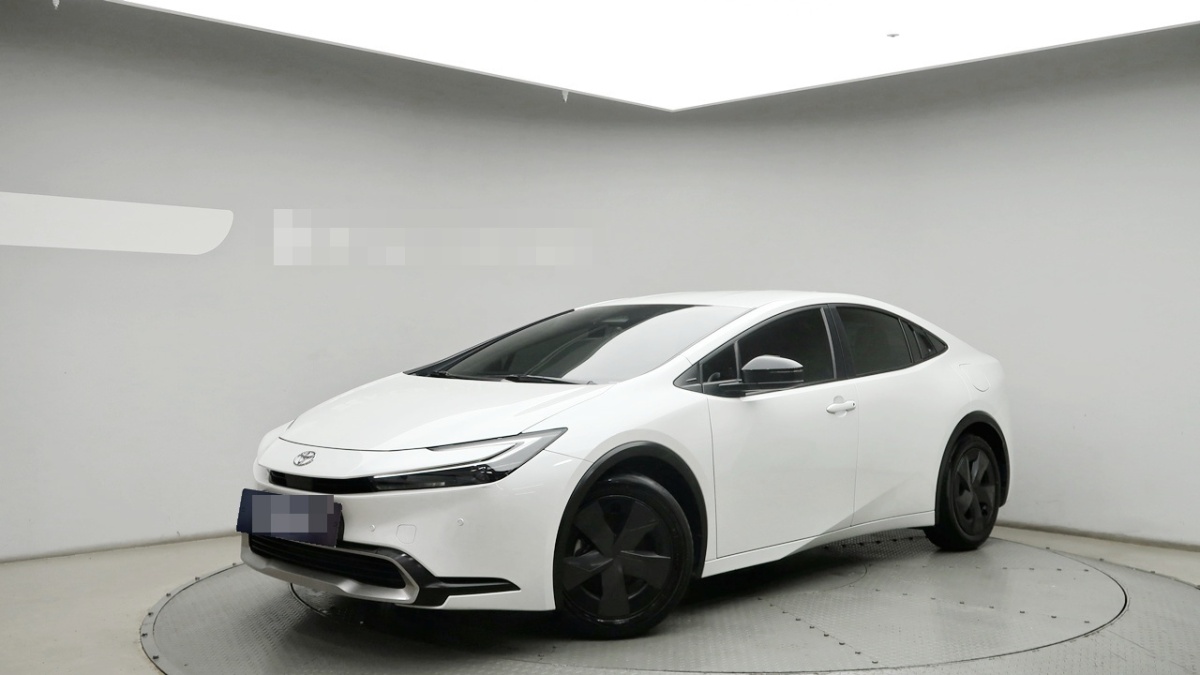 Toyota Prius, 2023 — фото 3 из 12