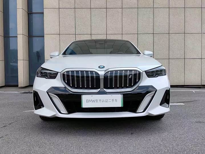 BMW i5, 2025 — фото 2 из 7