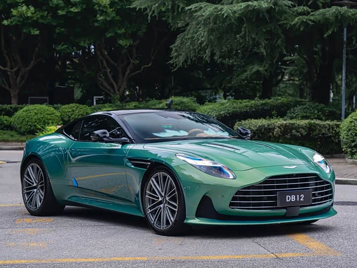 Aston Martin DB12, 2024 — фото 3 из 9