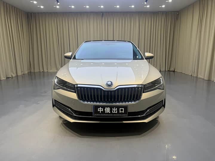 Skoda Superb, 2023 — фото 2 из 9