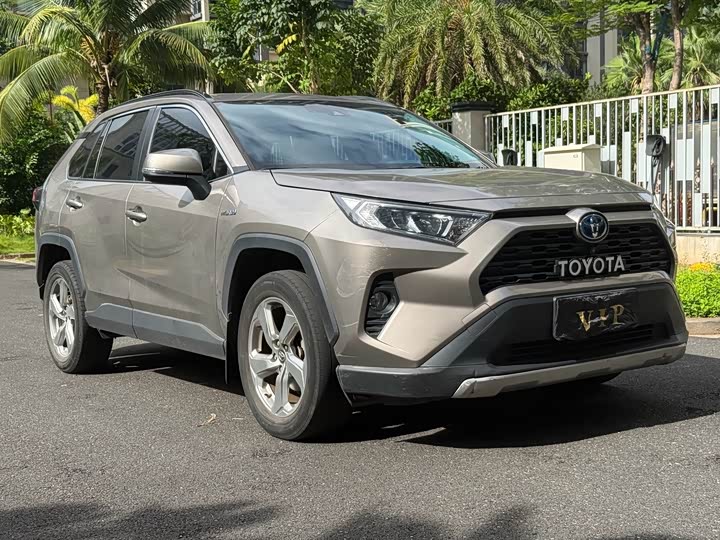 Toyota RAV4 Hybrid, 2023 — фото 3 из 9