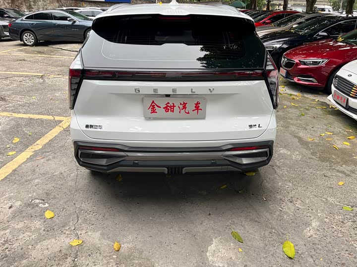 Geely Atlas L, 2023 — фото 5 из 9