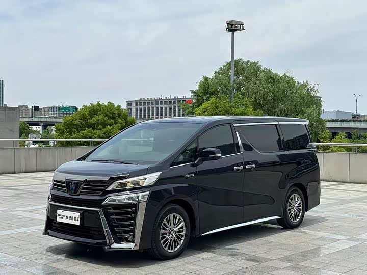 Toyota Vellfire, 2022 — купить в Перми под ключ