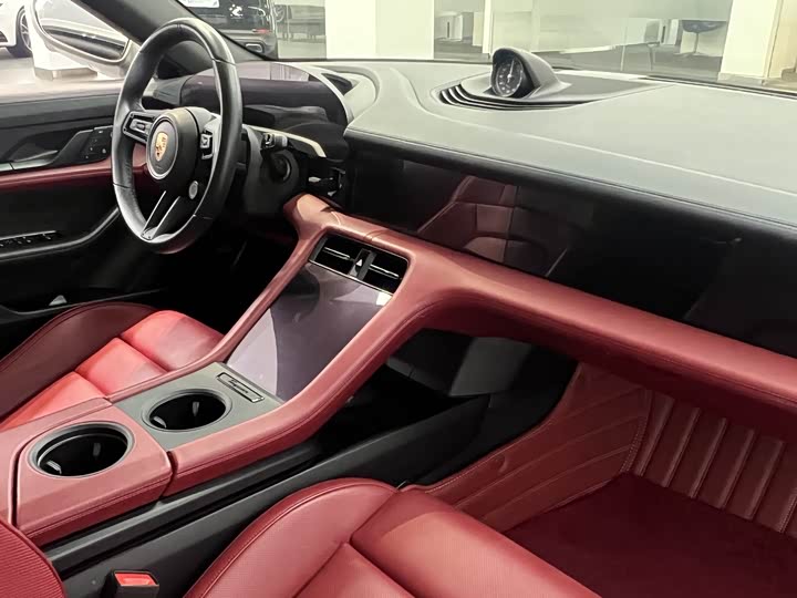 Porsche Taycan, 2022 — фото 7 из 9