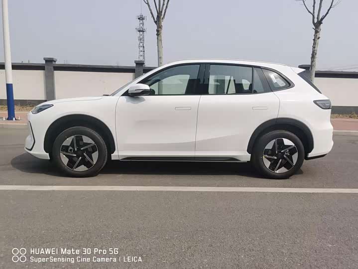 Geely Galaxy E5, 2025 — фото 3 из 9
