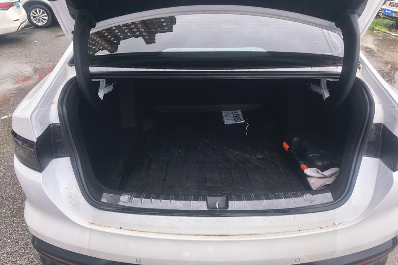 BYD Seal 05 DM-i Hybrid, 2025 — фото 11 из 12
