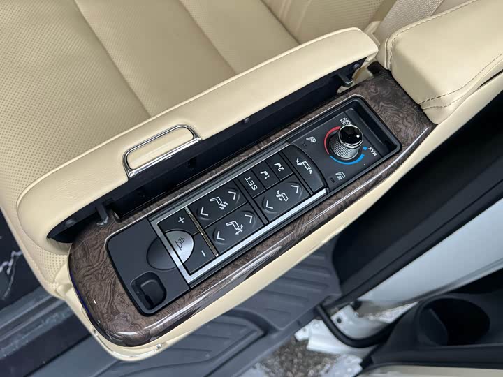 Toyota Vellfire, 2022 — фото 5 из 9