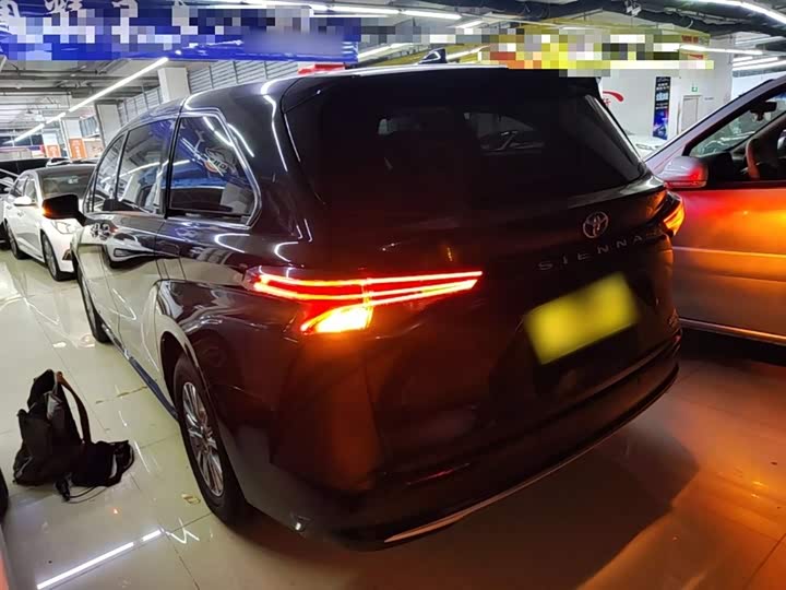 Toyota Sienna, 2022 — фото 5 из 9