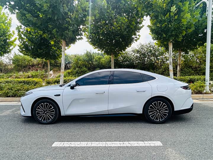 Geely Galaxy Starshine 8 EM-i, 2025 — фото 5 из 9