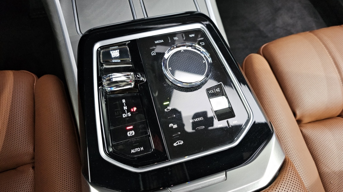 BMW 7 Series, 2023 — фото 8 из 12