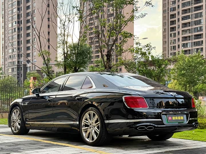 Bentley Flying Spur Hybrid, 2022 — фото 4 из 9