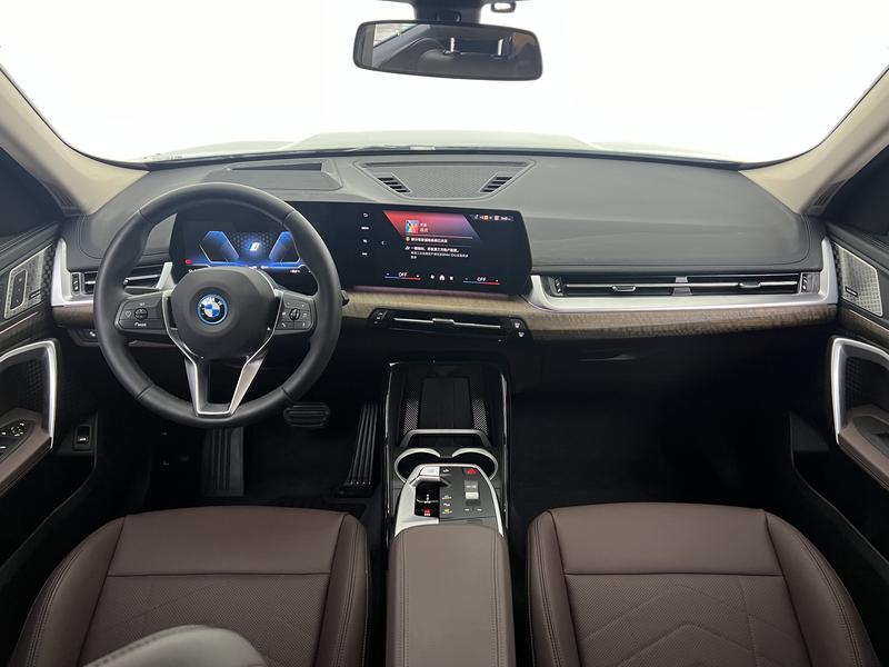 BMW iX1, 2023 — фото 7 из 12