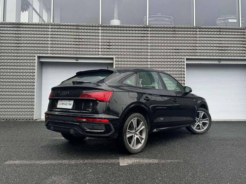 Audi Q5L Sportback, 2023 — фото 5 из 12
