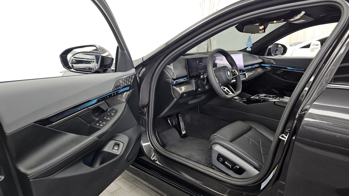 BMW 5 Series, 2024 — фото 10 из 12