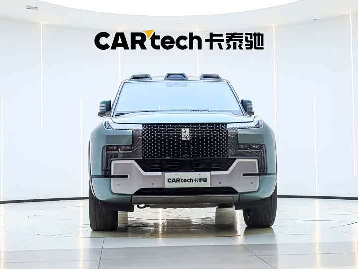 BYD Yangwang U8, 2023 — фото 2 из 9