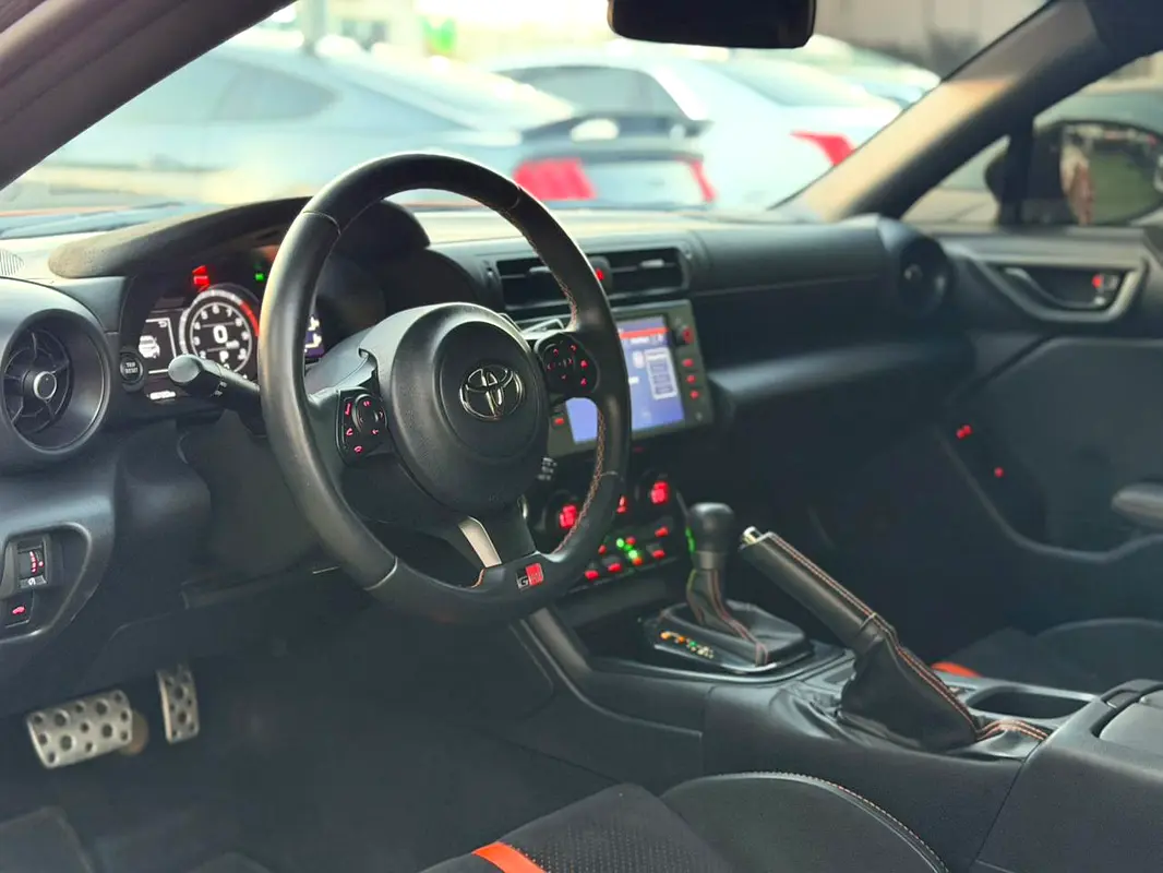 Toyota GR86, 2023 — фото 8 из 10
