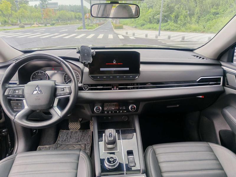 Mitsubishi Outlander, 2023 — фото 8 из 12