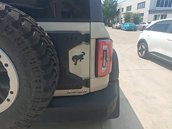 Ford Bronco, 2024 — фото 8 из 9