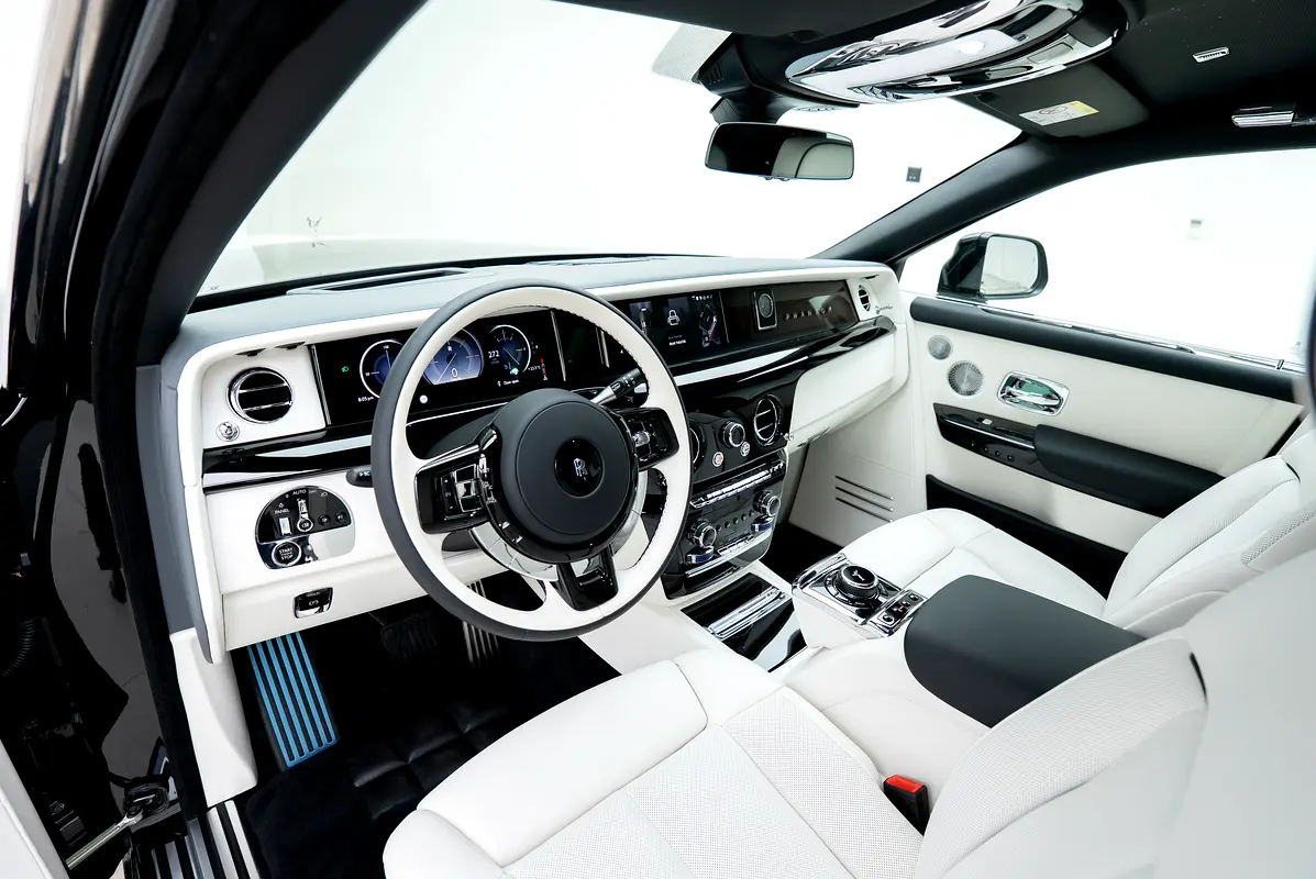 Rolls-Royce Phantom, 2026 — фото 10 из 10