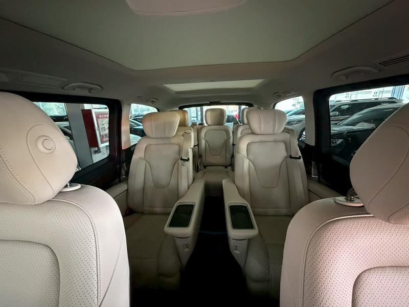 Mercedes-Benz V-Class, 2022 — фото 8 из 9