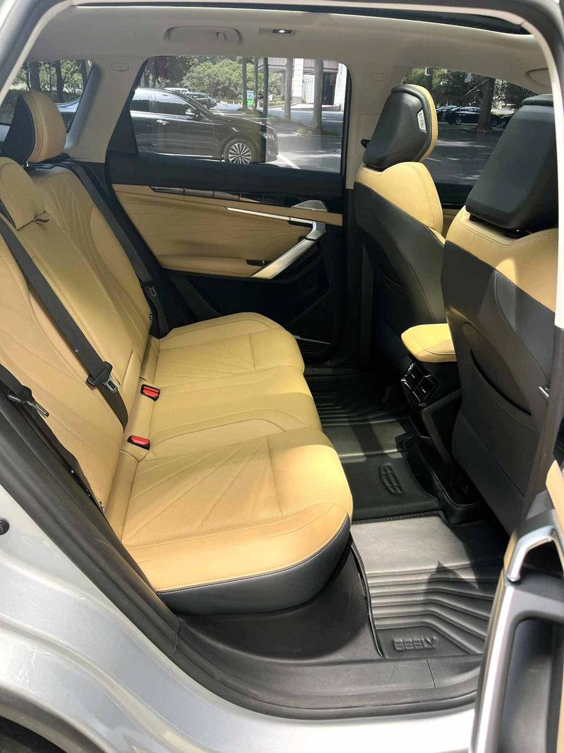 Geely Atlas L, 2023 — фото 9 из 10