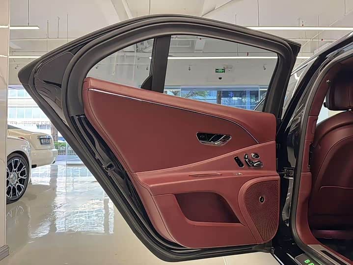 Bentley Flying Spur, 2022 — фото 9 из 9